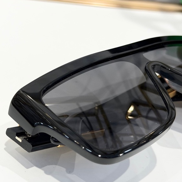 Bottega Veneta Black Sunglasses 🕶️ - Picture 5 of 7